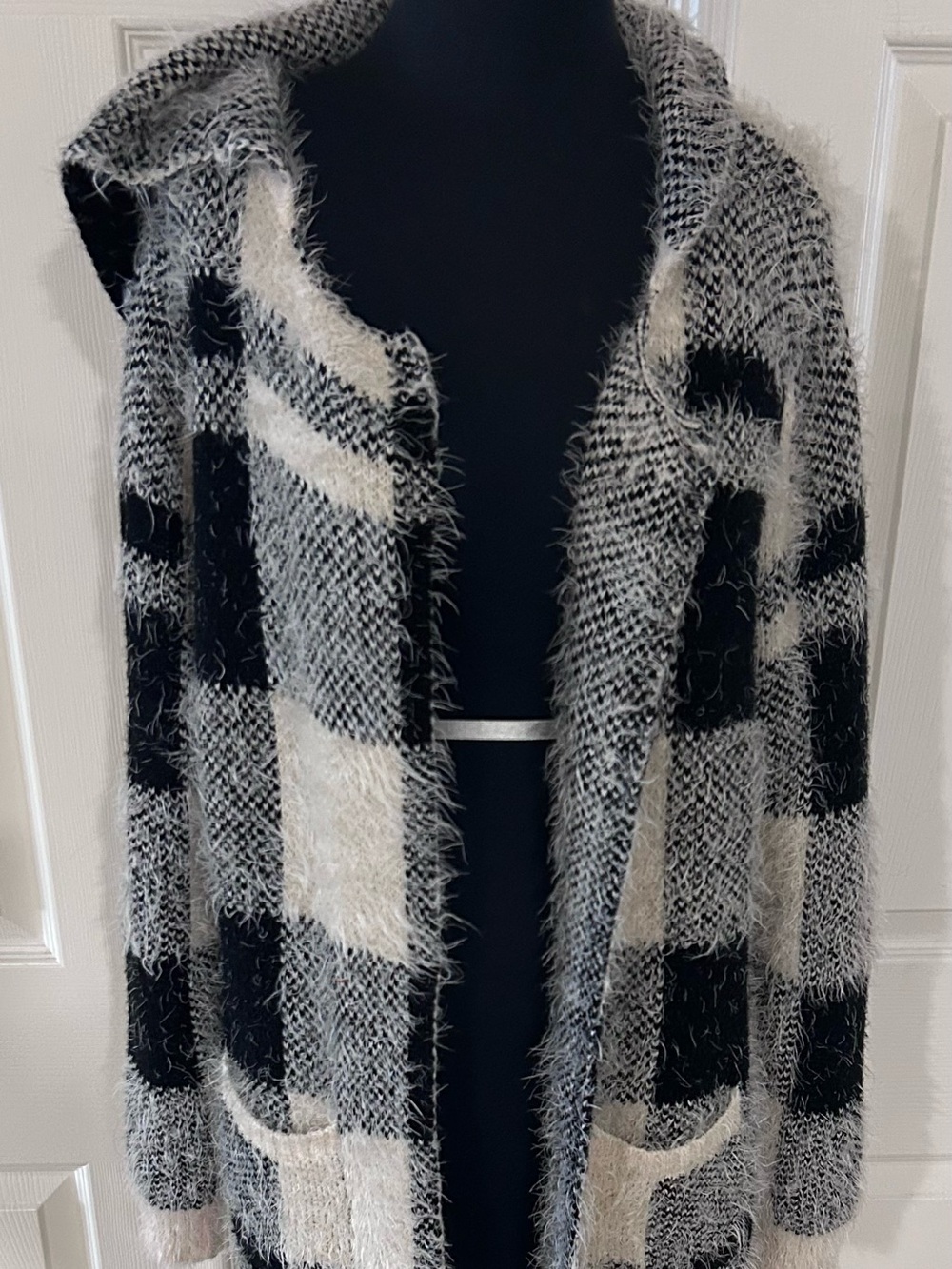 Cozy Black & Cream Plaid Open-Front Women's Sweater Cardigan with pockets. 
Sz S